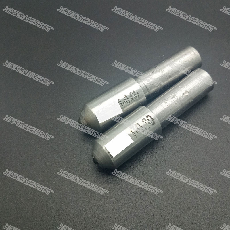 下面帶大家了解下上海天然金剛石工具廠老客戶購買同行產(chǎn)品到我廠翻修的例子：      該客戶一直是我廠的忠實客戶，由于其他原因在網(wǎng)上購買了同行的產(chǎn)品，下面是使用過后的金剛石筆圖片：
